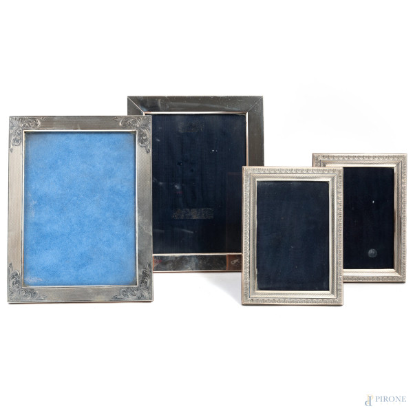 Lotto di 4 cornici portaritratti rivestite in argento 800/000, XX secolo, misure massime ingombro cm 21,5x16,5, luce cm 18x13, (segni di usura)
