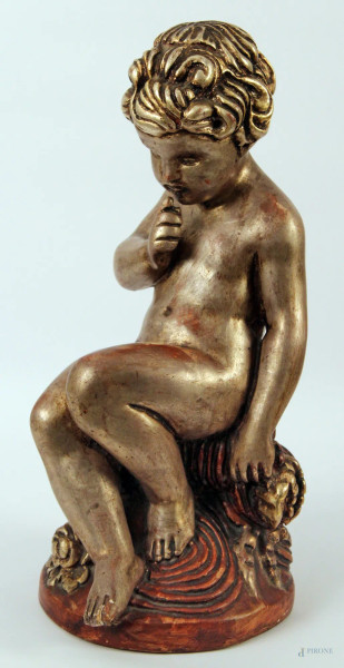 Putto seduto, scultura in legno argentato, h. 48 cm