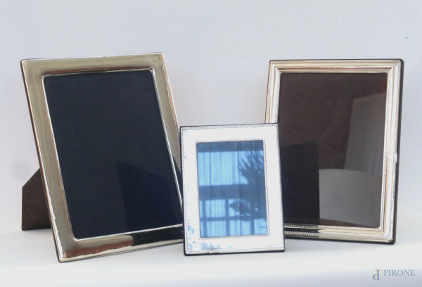 Lotto di 3 cornici in argento 925/000 e 800/000, misure massime cm 29 x 23 cm