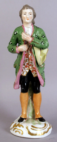 Gentiluomo, scultura in porcellana policroma, primi &#39;900, altezza cm 23