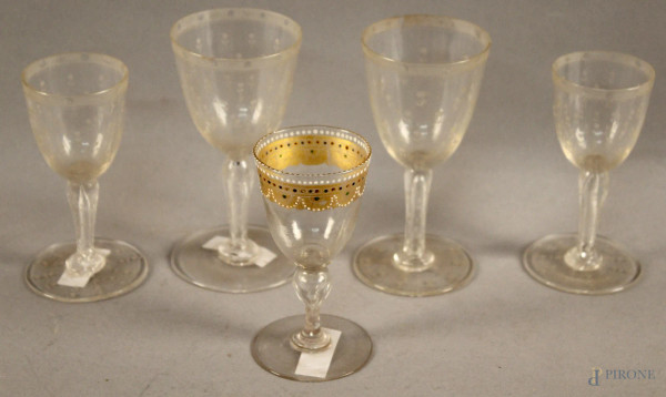 Lotto composto da cinque bicchierini in vetro satinato, Venezia primi &#39;900, altezza max. 12,5 cm, (sbeccature).