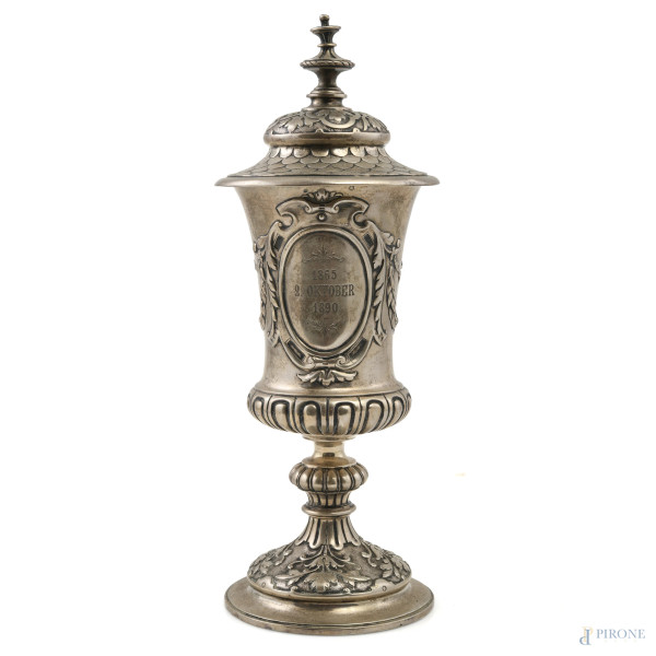 Calice in argento 800/000 con coperchio, XIX-XX secolo, altezza cm 28,5, peso gr 330