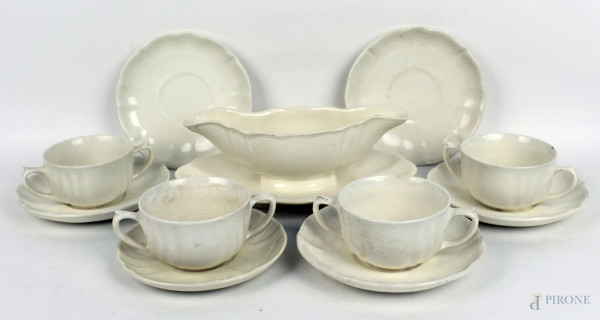 Servizio in ceramica Laveno, prima metà XX secolo, composto da 4 tazze da brodo, 6 piattini ed 1 salsiera (servizio incompleto, difetti)