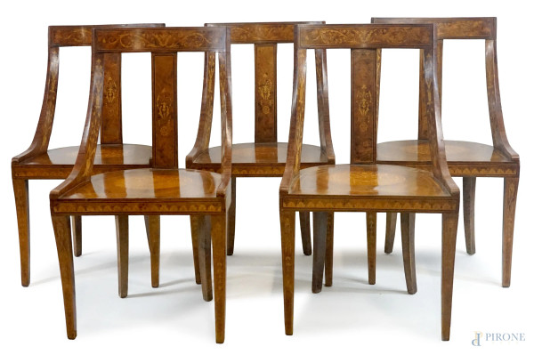 Cinque sedie a gondola stile Carlo X,  cartelle a giorno e seduta riccamente intarsiate a motivi di vasi, piante e mascheroni, gambe a sciabola, cm h 87,5, (difetti)