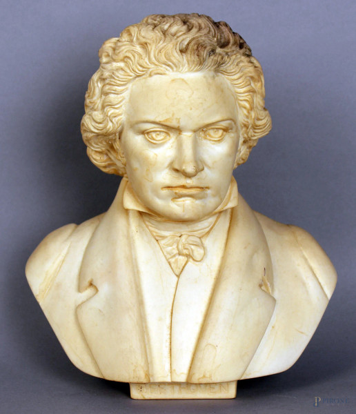 Busto di Beethoven, scultura in pasta di  marmo, poggiante su base in onice, altezza 26 cm.