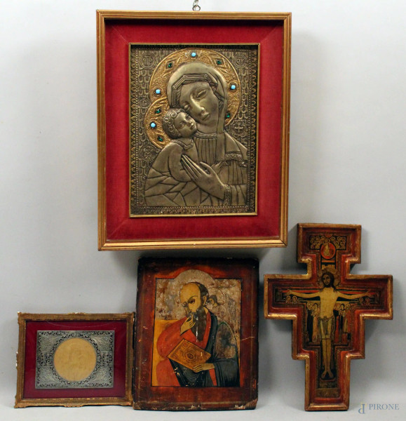 Lotto di quattro oggetti a soggetti sacri