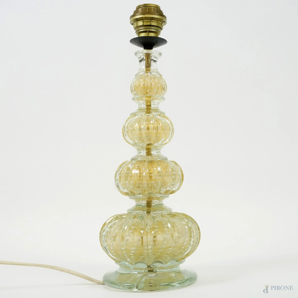 Lampada da tavolo in vetro di Murano con lavorazione a bolle e foglia d'oro inclusa, cm h 43,5, seconda metà XX secolo.