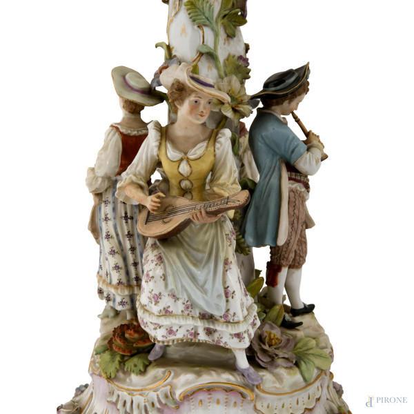 Vaso da frutta in porcellana policroma, Germania, Carl Thiene, XIX-XX secolo, marchio sotto la ba...