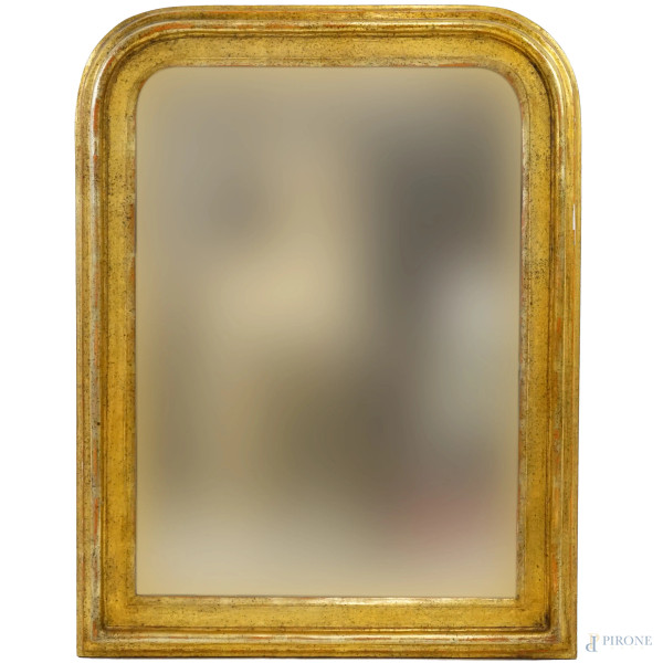 Specchiera di linea sagomata in legno dorato, inizi XX secolo, ingombro cm 90x70, (difetti)