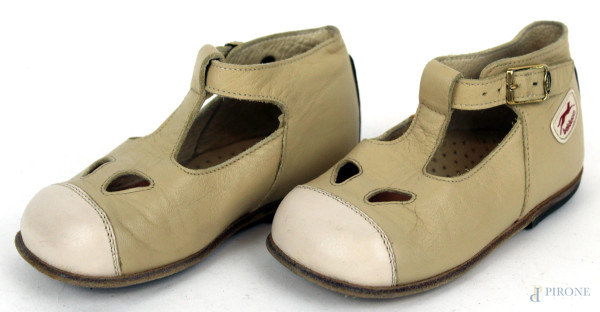 Balducci, sandali da bambina beige, modello a due occhi,  cinturino con fibbia laterale, numero 21, (segni di utilizzo).
