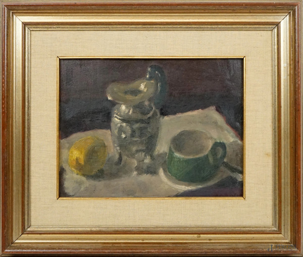 Natura morta, limone e vasellame, olio su tavoletta, cm 23x30, XX secol, entro cornice.