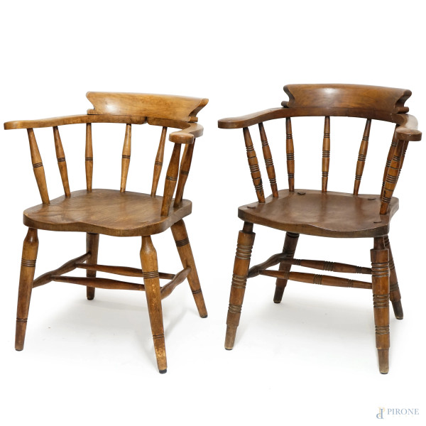 Lotto di sei sedie in rovere Old America, di cui due a dondolo, XIX-XX secolo, misura max cm 107x...