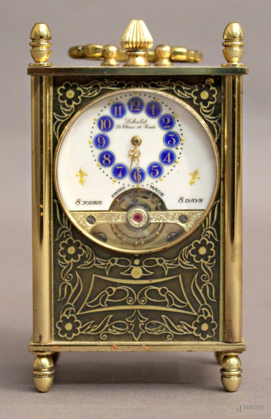 Orologio cappuccina in ottone, con carica ad otto giorni, quadrante smaltato, H 9,5 cm, da revisionare.