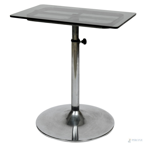 Tavolinetto in acciaio cromato e vetro fumè, XX secolo, cm 70x40x63,5, (segni di usura, graffi)