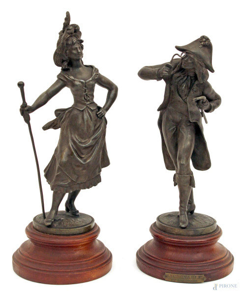 Lui e lei, coppia di sculture in metallo poggianti su basi in legno, Francia, XIX sec., H 25 cm.