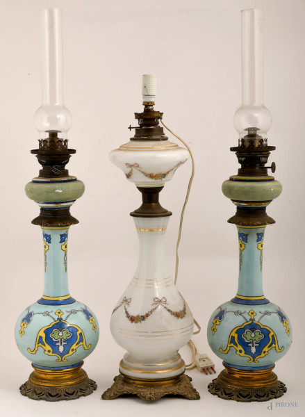 Lotto di tre lampade da tavolo, XX secolo, (difetti)