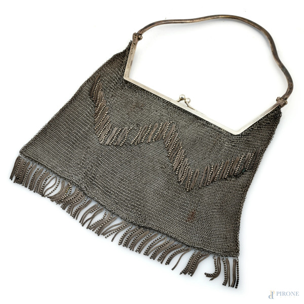 Borsetta in argento, XX secolo, cm 30x22, peso gr 310, (segni di usura)