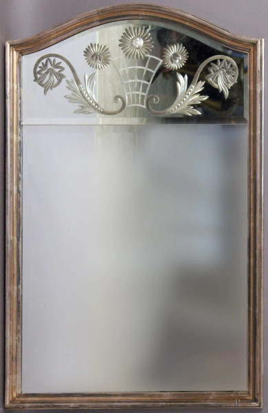 Specchiera di linea rettangolare in legno dorato a mecca, XX sec, h. 104x68 cm.