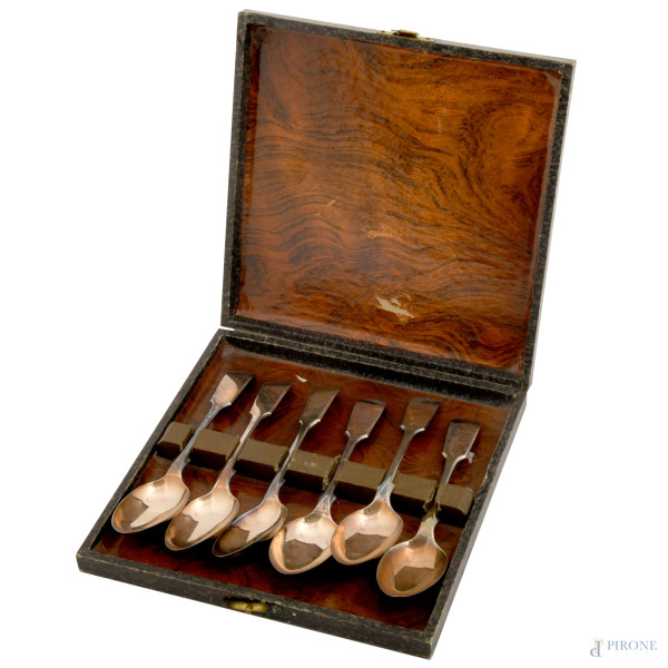 Lotto composto da 6 cucchiaini in argento con custodia, Inghilterra, Sheffield, 1898, cm 13, peso totale gr. 100