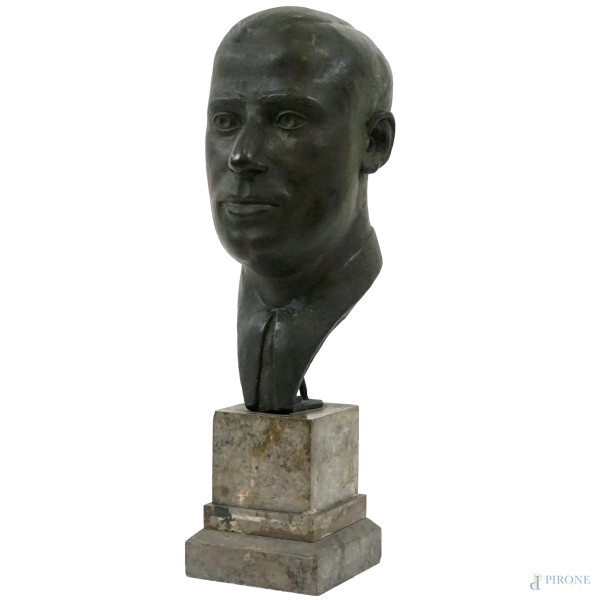 Busto d'uomo, scultura in bronzo, cm h 35, base in marmo, firmata Melimata, Fonderia Laganà,  Napoli, fine XIX secolo,  (segni del tempo).