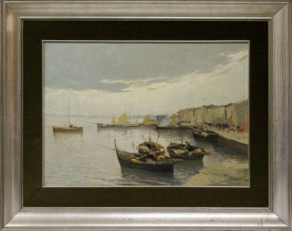 Scorcio di porto con barche e pescatori, dipinto ad olio su tela primi 900, firmato, cm 68 x 48, entro cornice.