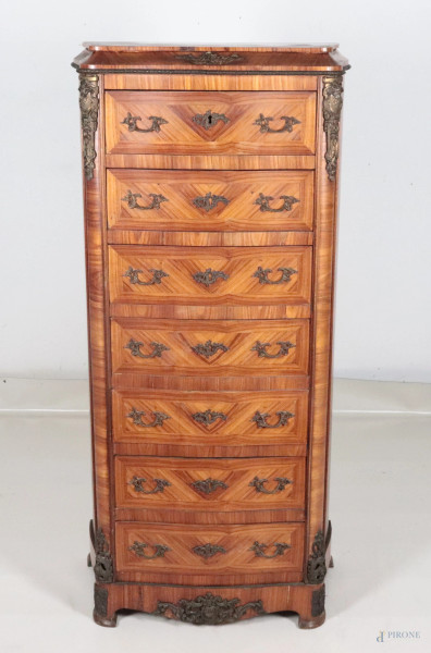 Settimino stile Napoleone III  impiallacciato a lisca di pesce con inserti in bronzo, XX secolo, cm 130x62x34, (segni di usura, scalfiture, graffi, piccoli sollevamenti e cadute di impiallacciatura, difetti)