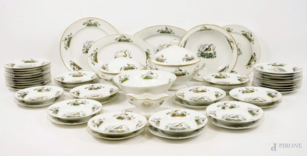 Servizio in porcellana bianca con decori di volatili, profili dorati, XIX secolo