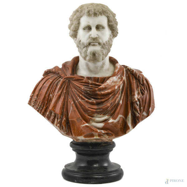 Busto di imperatore in marmo, XX secolo, altezza cm 54, (segni di usura, scalfiture)