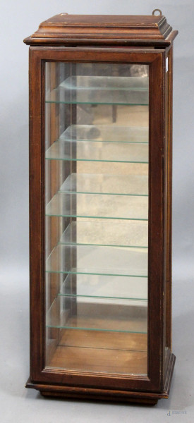 Vetrina pensile, anta e laterali a vetri, cinque ripiani interni, altezza cm. 90x32x20, XX secolo.