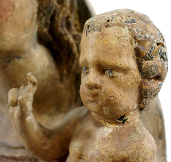 Madonna col Bambino, scultura lignea con tracce di policromia, XVII-XVIII secolo, cm h 91