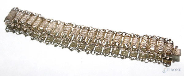 Bracciale in argento filigranato, inizi XX secolo.