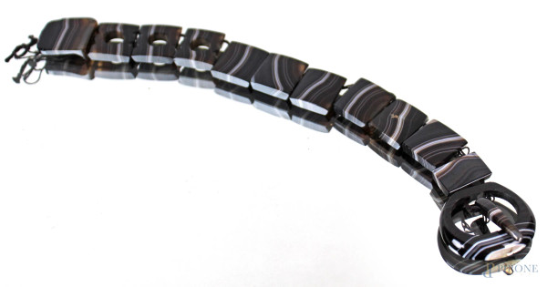 Bracciale anni '70, in agata nera striata, lunghezza cm 23, (difetti)