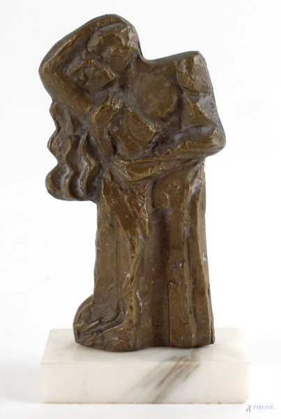 Il bacio, scultura in bronzo, altezza cm. 15,5, firmata, base in marmo bianco.