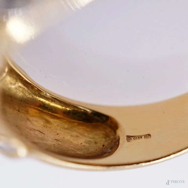 Anello in oro giallo 18 kt con zaffiri e diamanti, misure n. 15-16, peso gr. 8,2