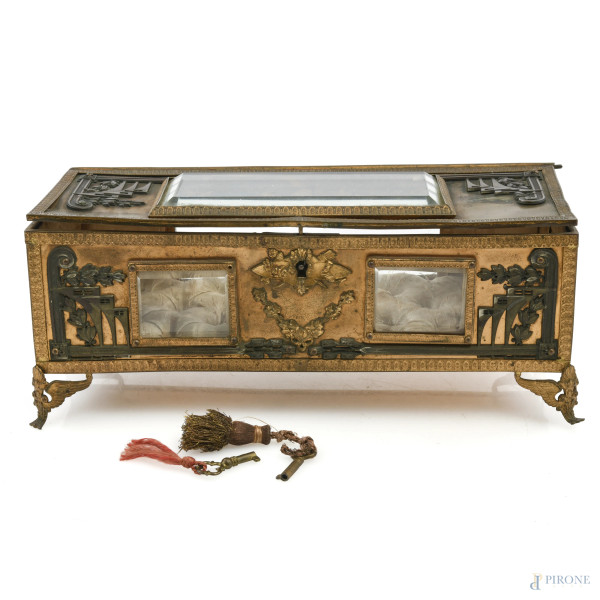 Cofanetto in metallo e vetro, XX secolo, cm 11x26x10, (segni di usura, difetti)