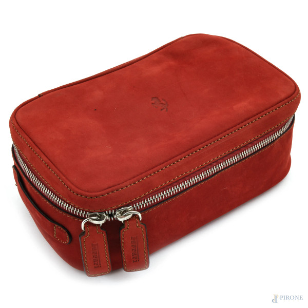 Beauty case Ferrari in tessuto scamosciato rosso, cm 9x21,5x8,5, (segni di usura)