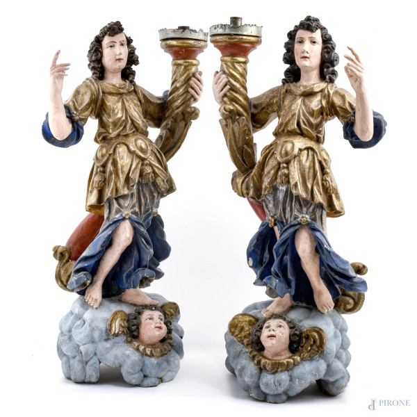Coppia di angeli reggicero in legno dipinto e dorato, XVIII secolo, altezza cm 74, (segni di usura, rotture, mancanze, restauri, difetti)