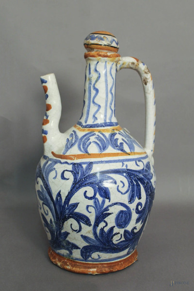 Versatoio in ceramica policroma a decoro di foglie d&#39;acanto, manifattura Caltagirone, H 42 cm.