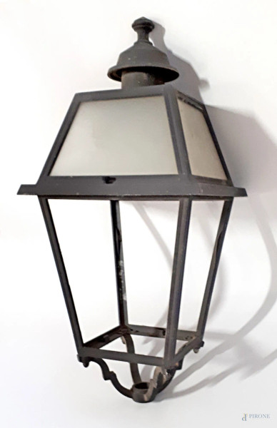 Vecchio lampione da esterno in metallo e vetro, cm 30x30x65