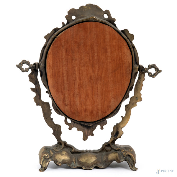 Specchio da toletta in bronzo dorato finemente cesellato, XX secolo, cm 33x28, (segni di usura)