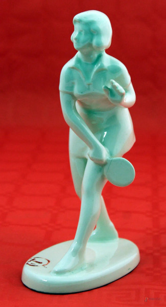 Fanciulla in porcellana chiara, periodo liberty, marcata, h. 21 cm, (restauri)