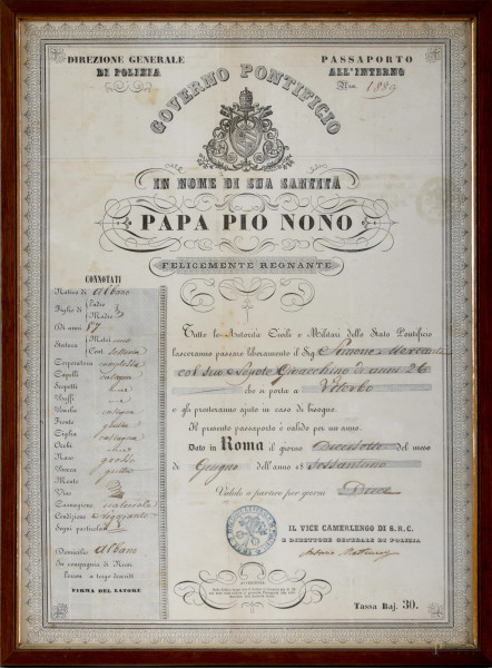 Lotto di due documenti: "Avviso [...] per l'ingrandimento della Fabbrica di questa Chiesa Cattedrale", 3 settembre 1853; Passaporto rilasciato dal Governo Pontificio, 17 giugno 1861. misure massime cm 41x29,5, entro cornice, (difetti)