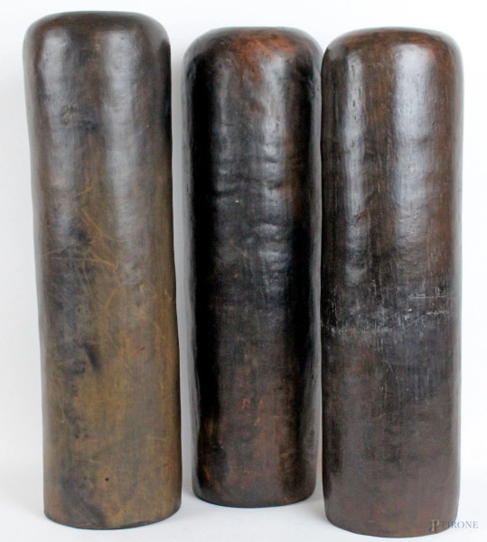 Tre vasi cilindrici in ceramica Lombok, altezza max cm 51,5, XX secolo