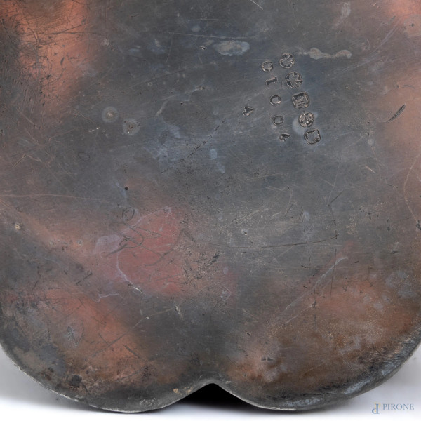 Lotto di sei teiere in materiali diversi, XX secolo, altezza massima cm 16, (segni di usura, dife...