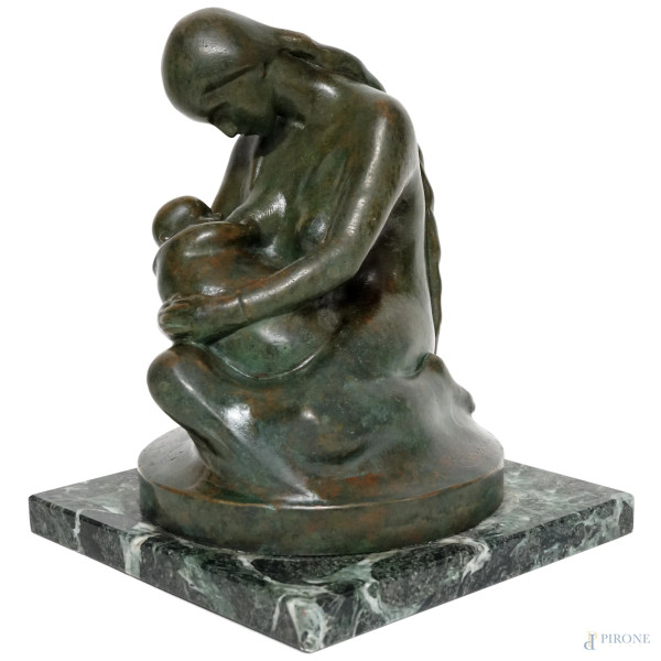 Giuseppe Enrini (Milano 1899 – 1962), Maternità, scultura in bronzo, base in marmo, altezza cm 22,5