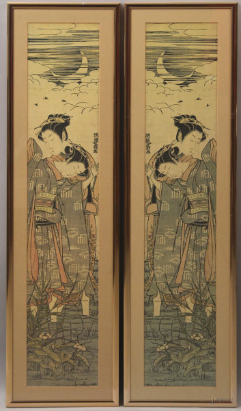 Coppia di pannelli, tecnica mista su carta a soggetto di figure, 96x20 cm, entro cornici arte orientale