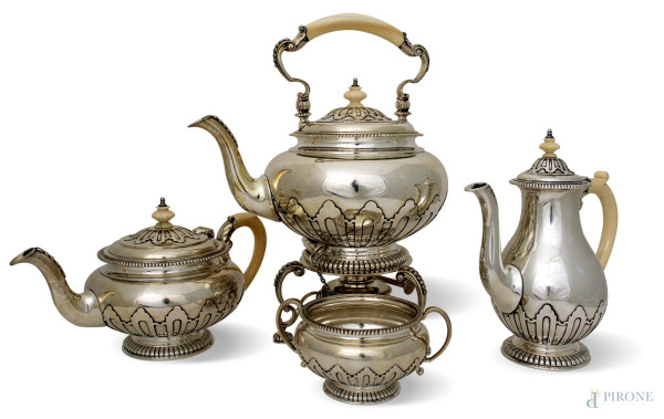 Servizio da tavolo  in argento marcato Mappin &amp; WF completo di samovar, teiera, caffettiera e zuccheriera, con manici e pomi in avorio, H massima 34 cm, gr. 4115.