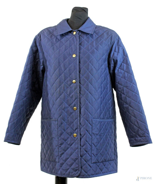 Salvatore Ferragamo, giacca a vento da uomo in tessuto tecnico blu trapuntato,  fodera interna a stampa multicolore, due tasche esterne, chiusura con bottoni, taglia unica, (segni di utilizzo).