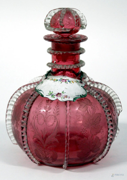 Bottiglia in vetro Murano incisa, XIX sec., H 20 cm.