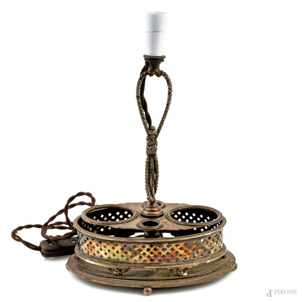 Oliera montata a lampada da tavolo in argento. Argentiere Calderoni, 1937, altezza cm 33, peso complessivo lordo gr 1330 (da revisionare, segni di usura)